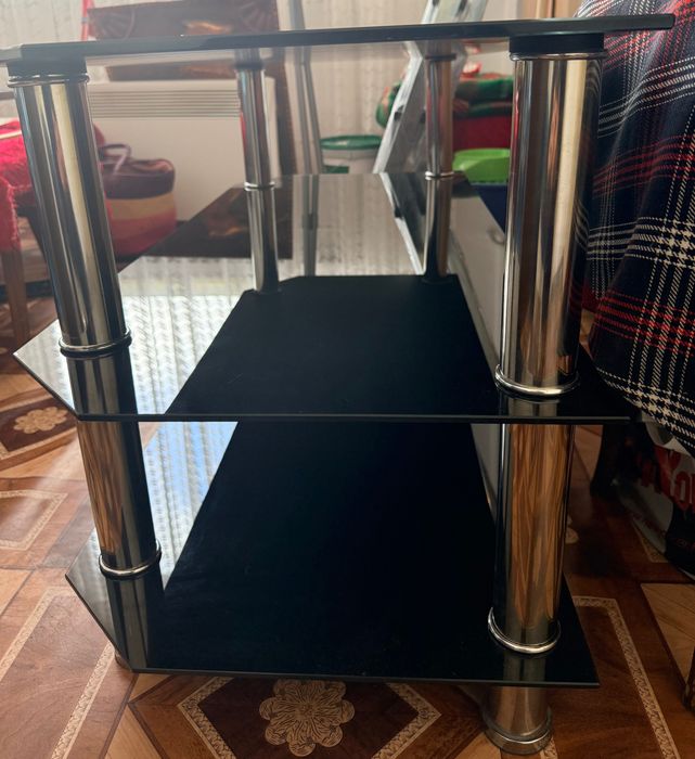 Елегантна маса за телевизор и дом. Кино