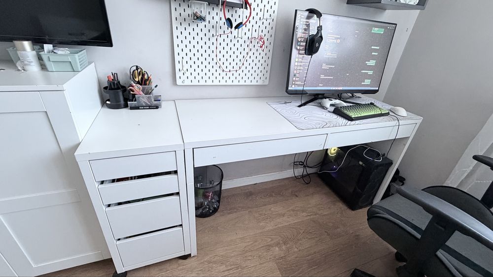 Стол письменный Ikea в детскую