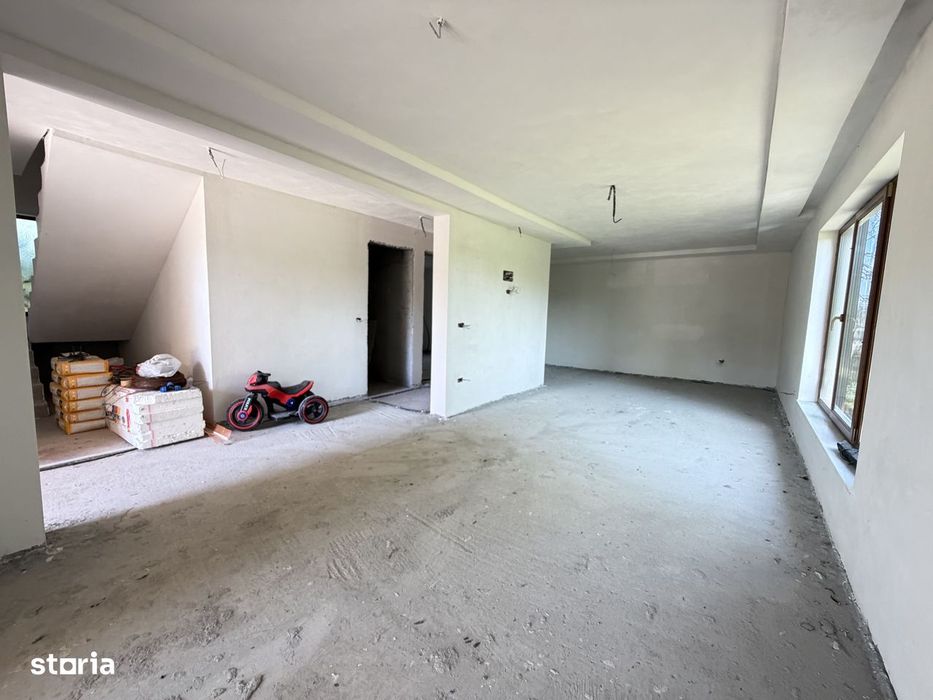 Casa - Zona Ultracentrala, Mioveni, zona Pompieri, 750 mp, deosebita