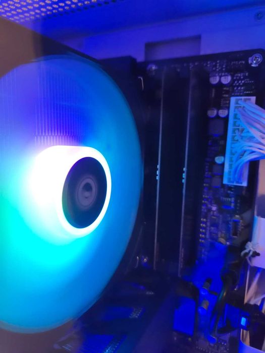 Vând PC nou DDR5  pentru gaming făcut pe piese(custom). Intel 14100F si RTX 5050 cu WIFI 6E.