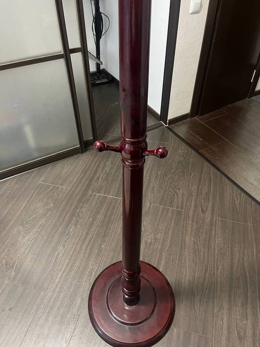 Вешалка из  дерево