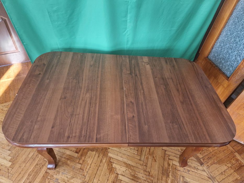 Большой стол в гостиную