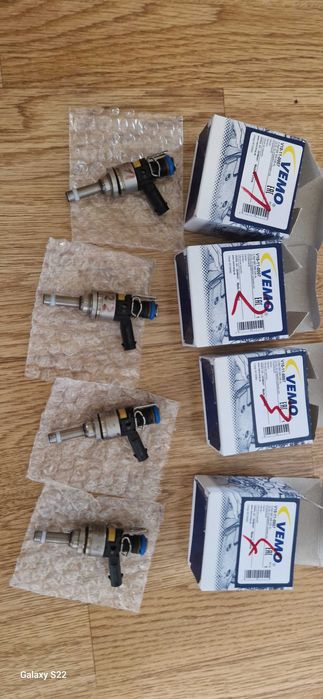 4 бр. нови бензинови инжектори VEMO V10-11-0007 – Audi / VW 3.0 TFSI / TSI