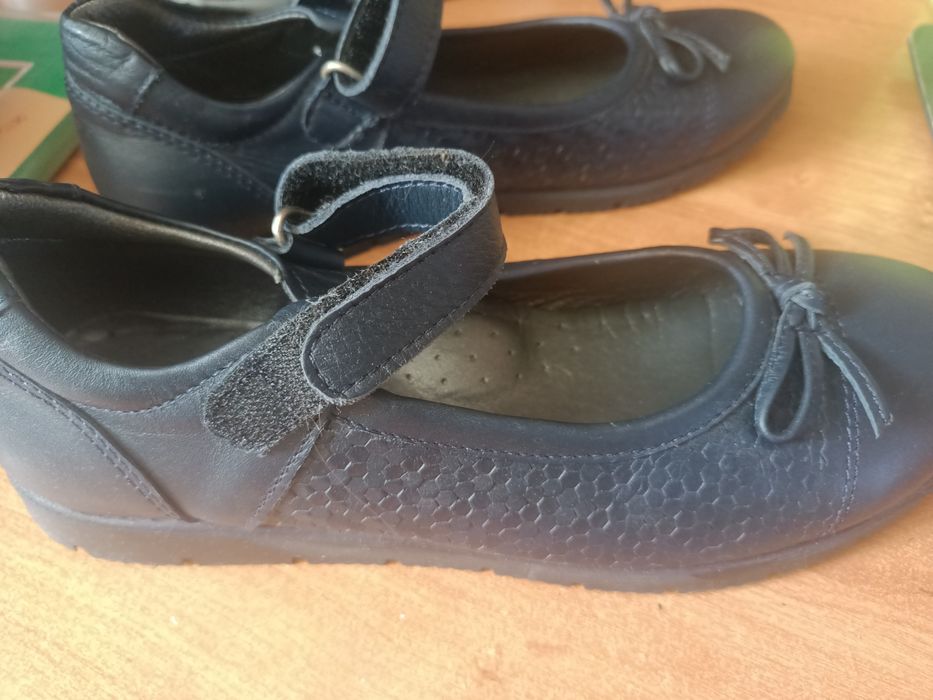 Продам туфли на девочку