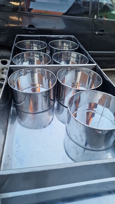 Vand crinte si găleți de muls si cazane pentru urdit