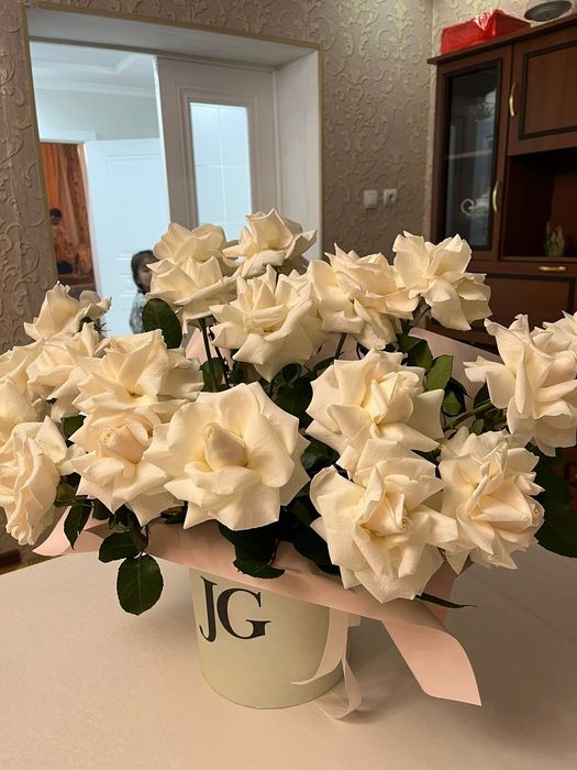 Цветы сегодня привезли