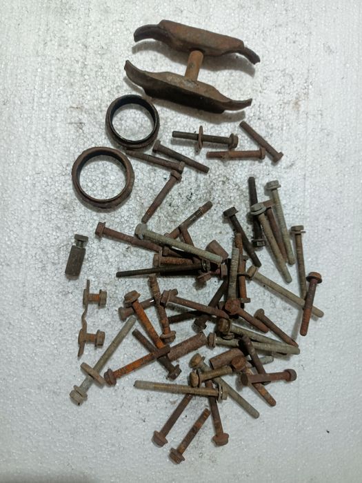 Крепежи за Мерцедес 124