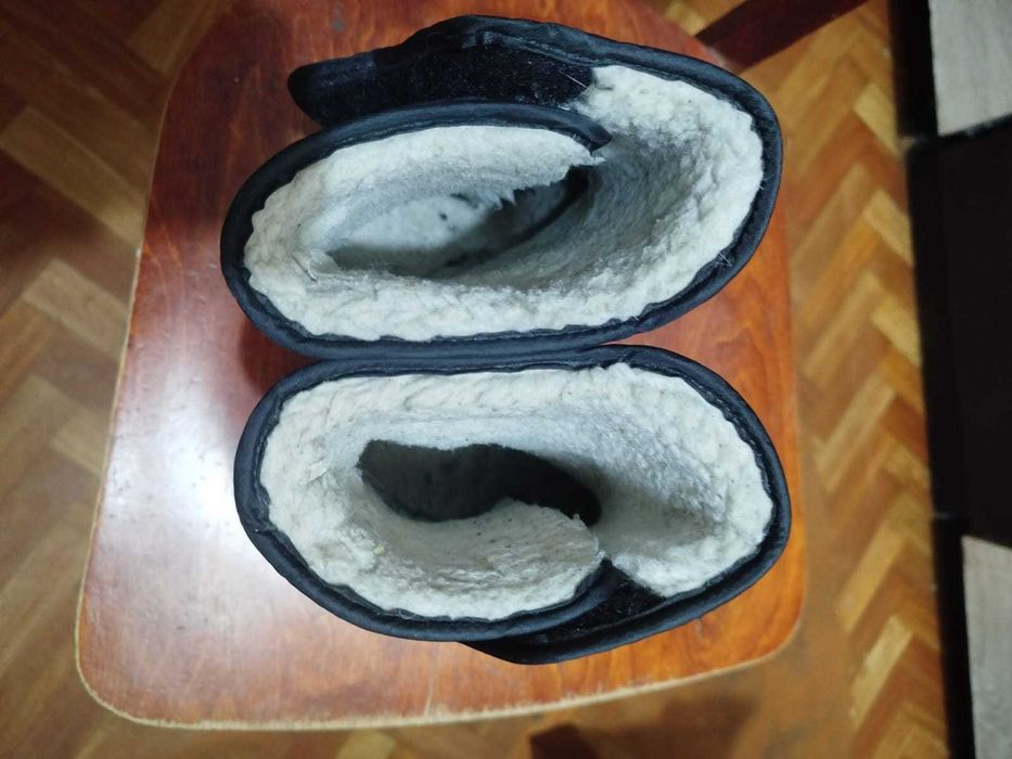 Продам теплые, сапоги-дутыши за 1000тг.