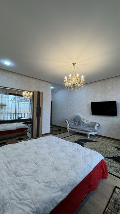 Suvni boyida Xalqabodda dacha 17sotok 2ta motorli lodkasi bn