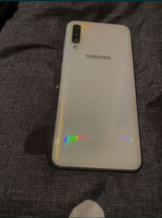 Самсунг А50 продам