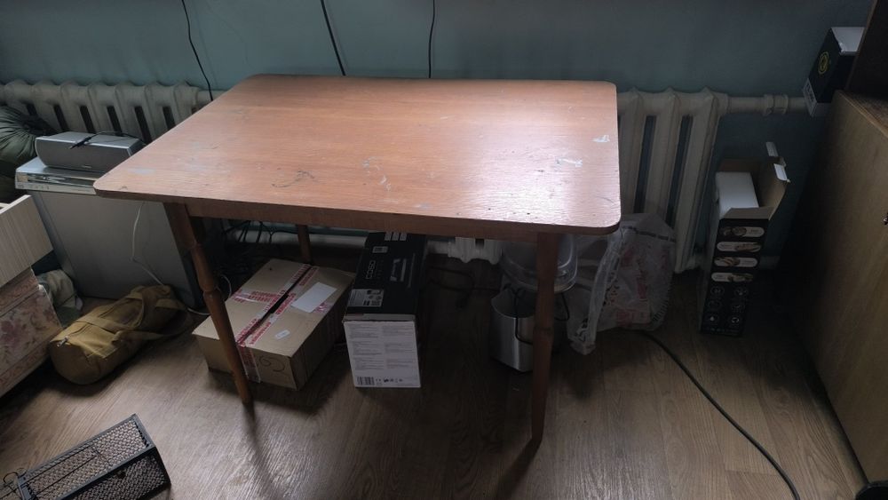 Стол кухонный деревянный