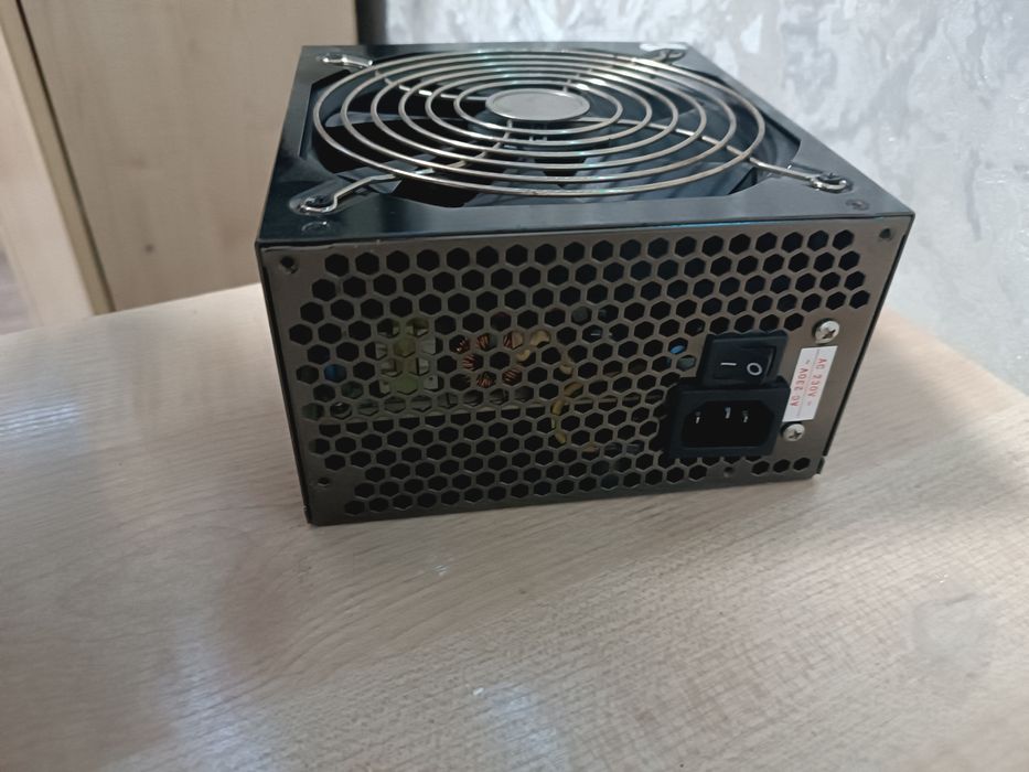 Блок пиатние HuntKey на 550W