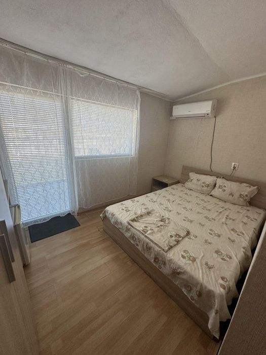 Продава се Къща в Бургас, Сарафово - 420 кв.м за 1000 €/кв.м - Снимка #1