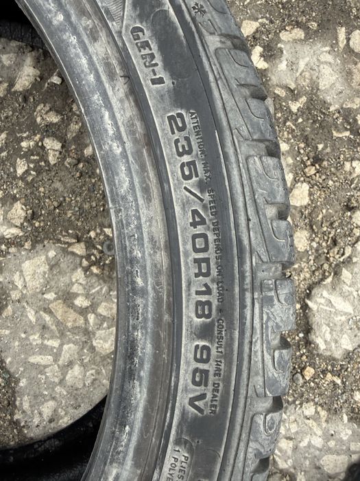 2 броя зимни гуми Goodyear 235/40 R18 Dot 4618 ном 509
