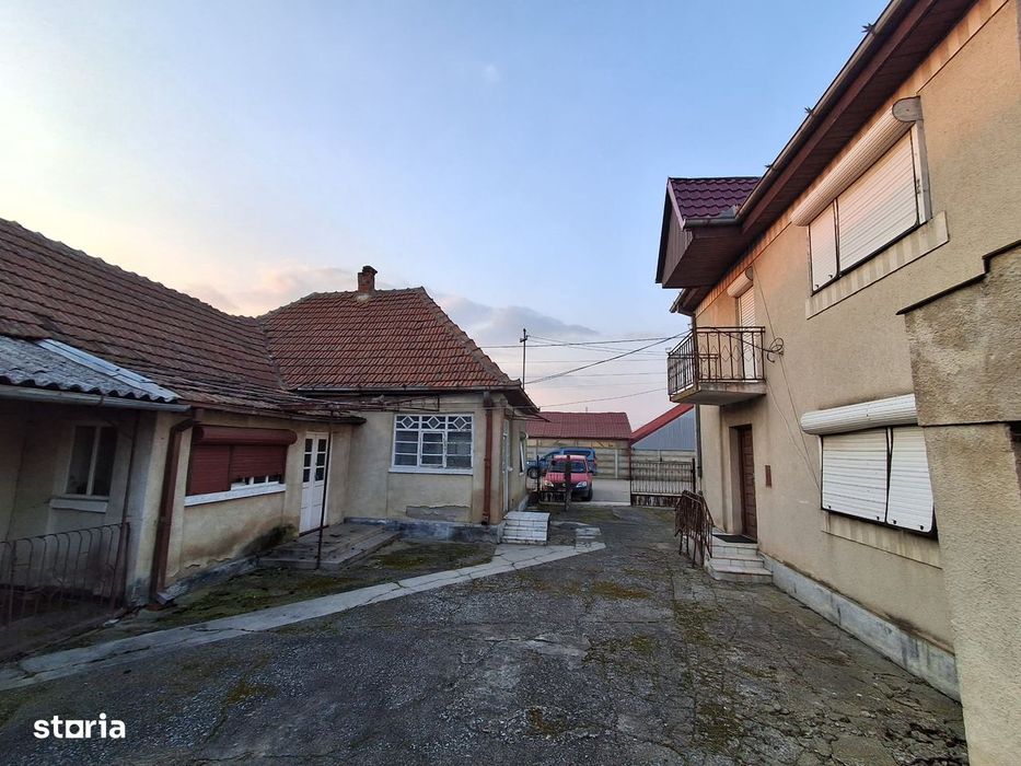 Case + 1440 mp teren , Vetis