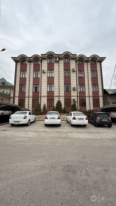 ПРОДАЕТСЯ ПРОСТОРНАЯ квартира 140кв-метров с евроремонтомв Каракамыше