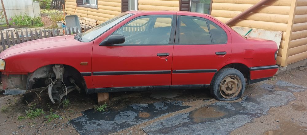 Продам Ниссан примера 1992год