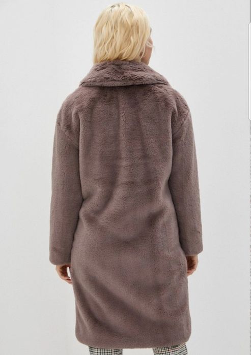 Шуба Marks & Spencer
Размер S-M
Цвет в жизни пепельно-сирене