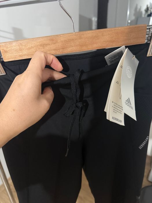 Colanti adidas, noi, cu eticheta