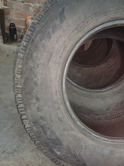 Продам зимние шины 235/75 R15