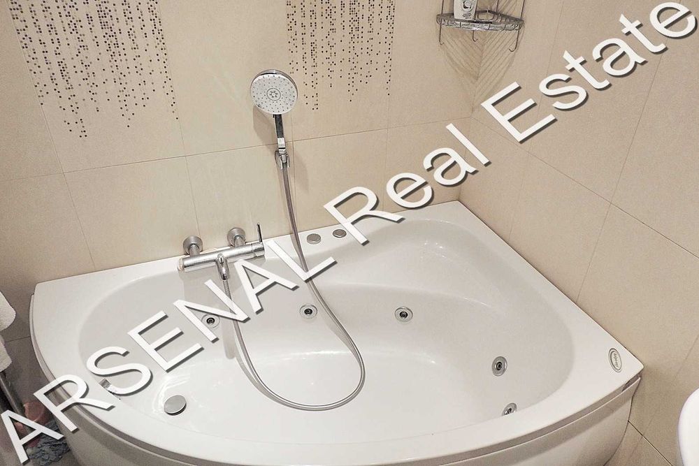 Дава се под наем Тристаен апартамент в София, Изток - 130 кв.м за 1150 € - Снимка #7