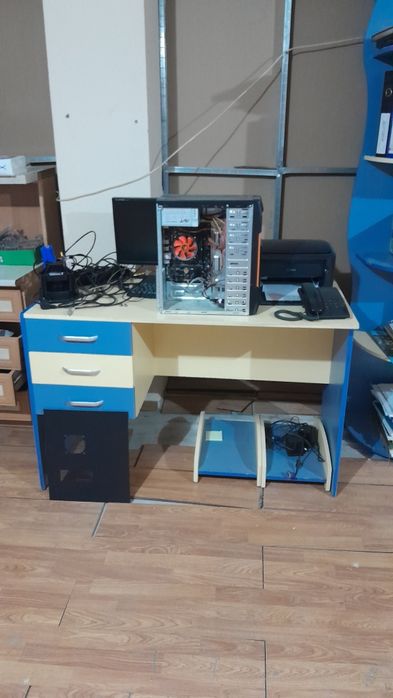 Камютер,микравалныйпеч,печкалар,столлар,гламлар,курпалар,сотилади