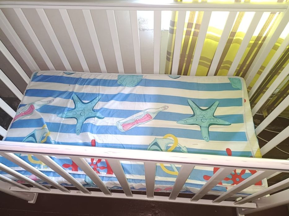 Продам кроватку  с матрасом