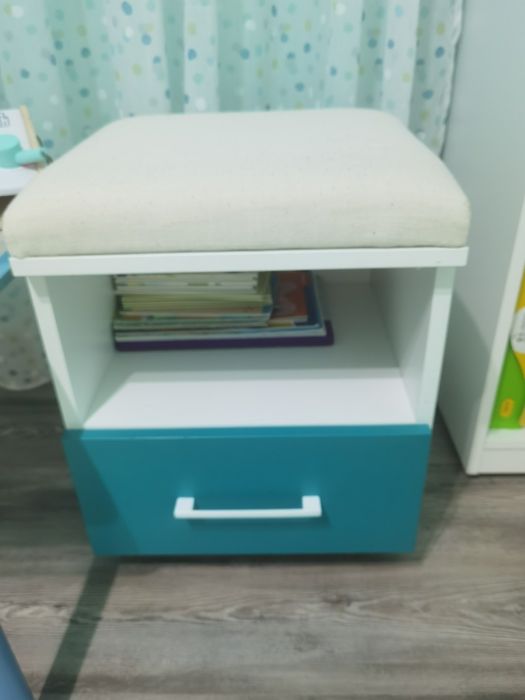 Бюро и табуретка