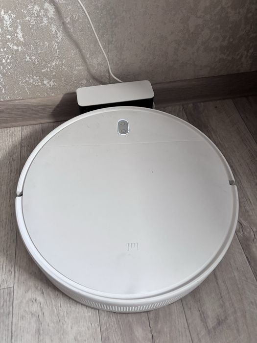 Продаю робот пылесос