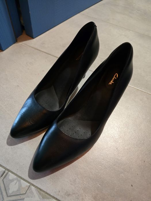 I Дамски обувки CLARKS