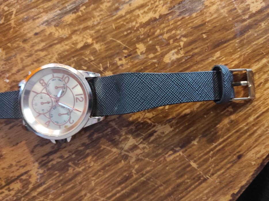Продавам часовник NEWYORKER
