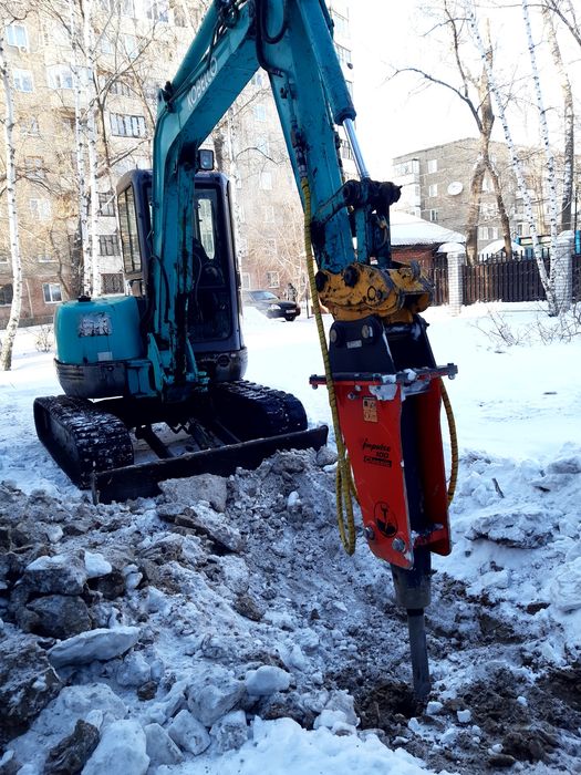 Мини-экскаватор, гидромолот