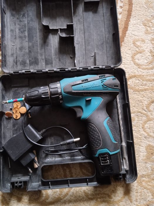 Продам шуруповёрт Макита