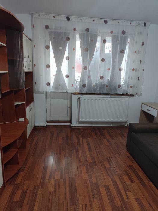 Ap 1 cam decomandat cu balcon cada mare geam la baie și loc de parcare