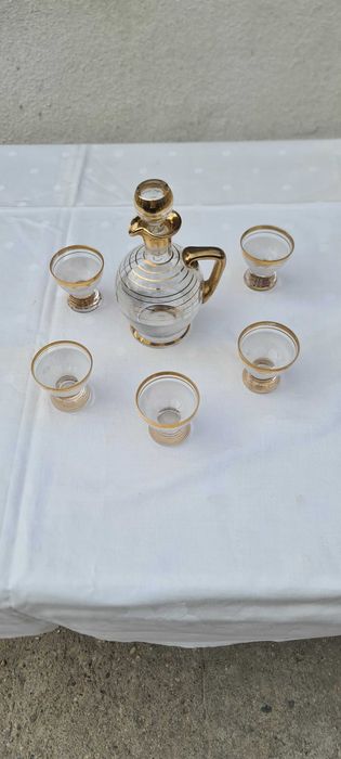 Set pt servit bauturi
