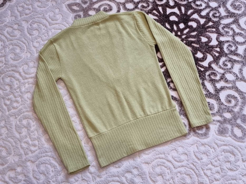 Bluza verde fistic marimea M, pulover decolteu in V