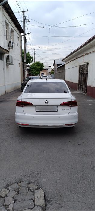 Volkswagen e bora elektra