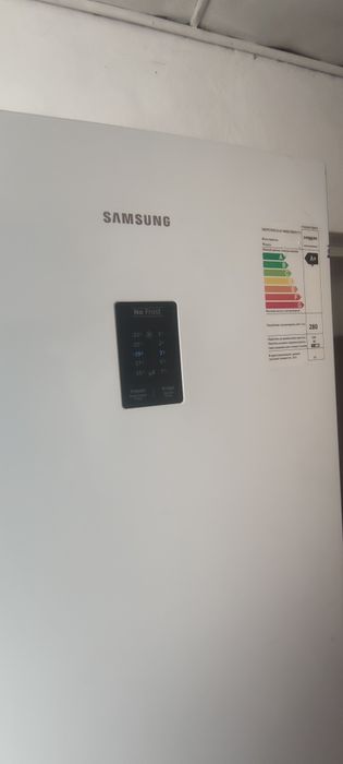 Холодильник Samsung