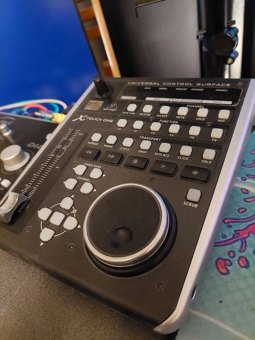 Daw controller Behringer X Touch One