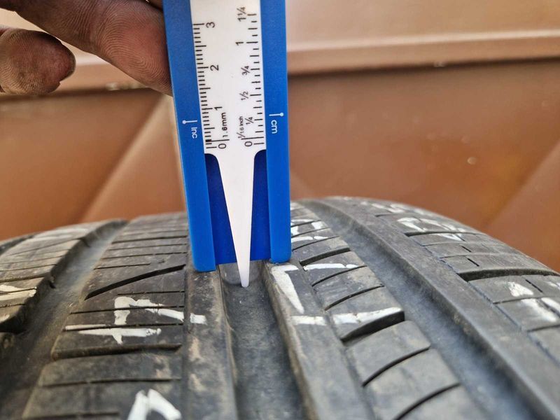 2 Pirelli R20 285/50
всесезонни гуми
DOT3817