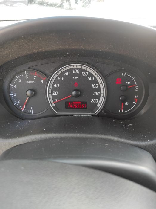 Продавам на части SUZUKI SWIFT 1.3 i 2007г.