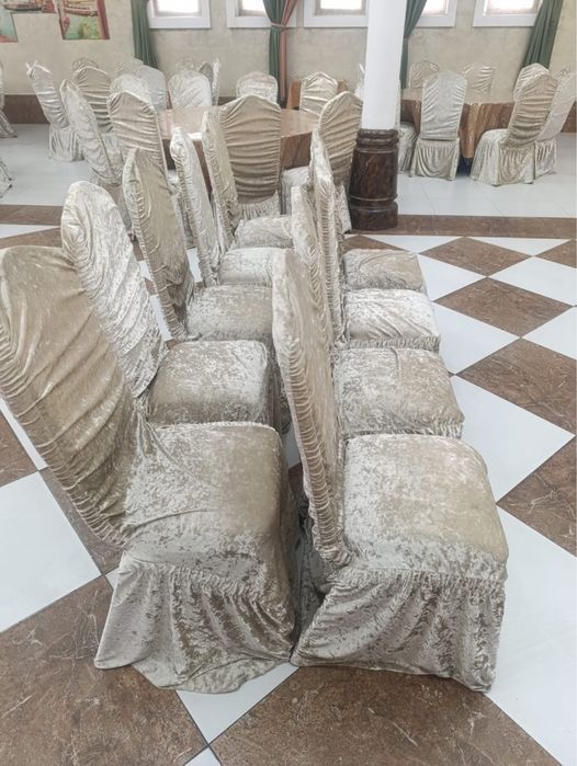 Продам чехлы для стульев и стол для 10-12 чел