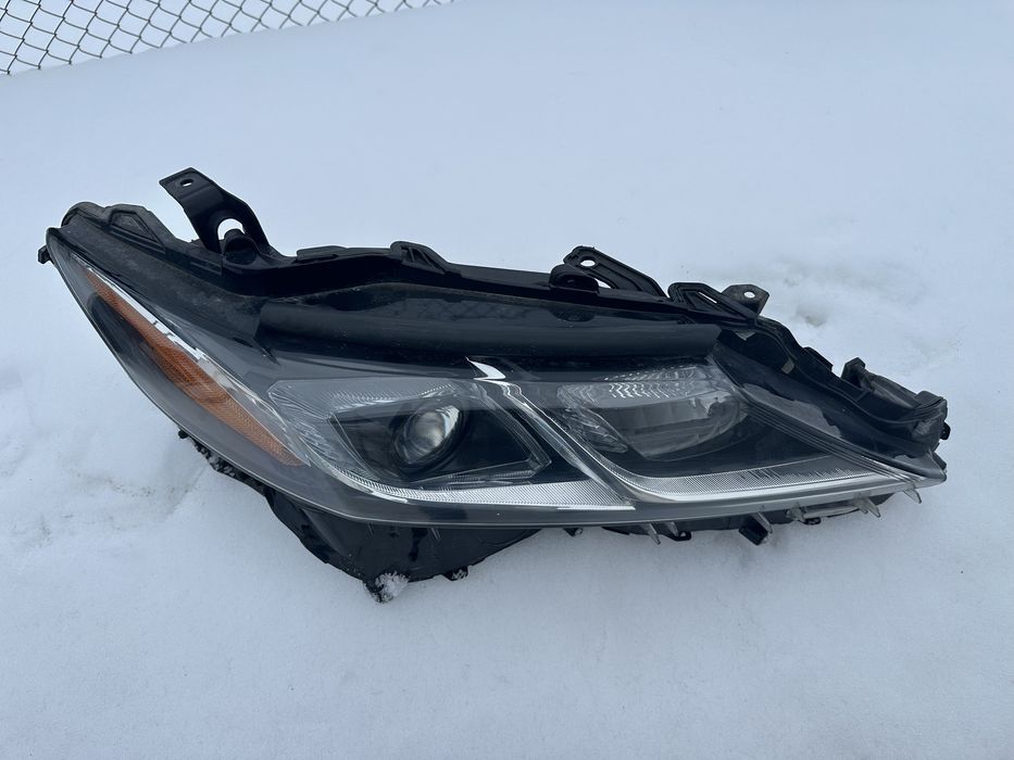 Продам фары CAMRY 70 LE