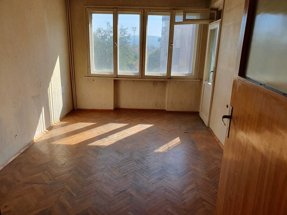 Продава се Четиристаен апартамент в Казанлък - 100 кв.м за 1071 €/кв.м - Снимка #1