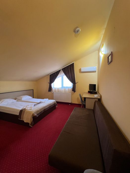 PENSIUNE 3 STELE DE VÂNZARE – 18 camere, piscină, sală de evenimente – BĂILE FELIX