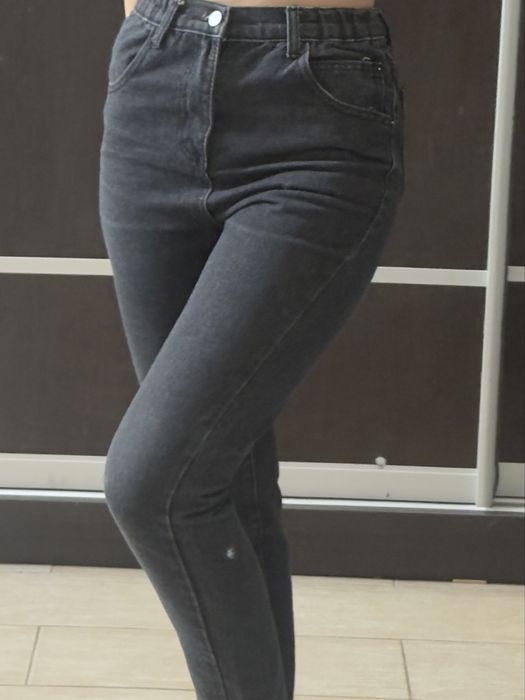 Джинсы новые, красивые