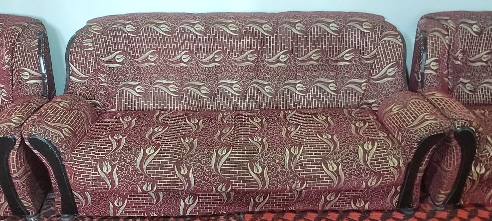 Yumshoq mebel divan kreslo totiladi