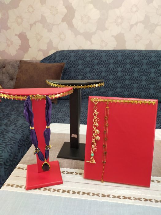 Стойки для бижутерии. Для витрина магазинах бижутерии.