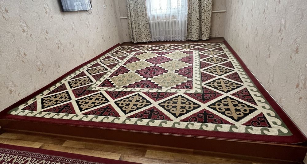 Продается ковер кілем