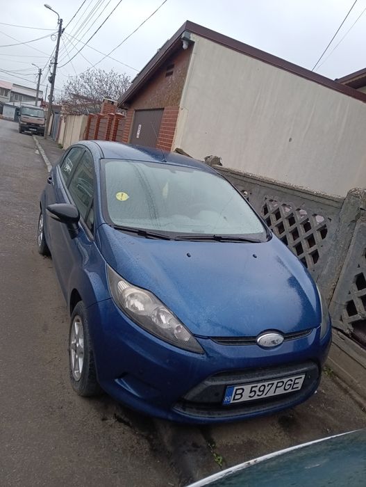 Vând Ford fiesta